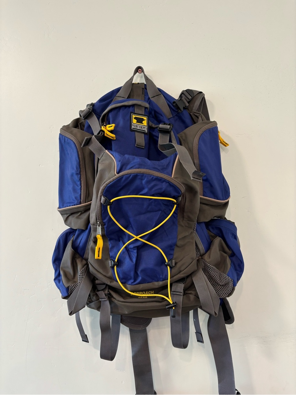 Mountainsmith Approach 2500 Hiking Camping Backpack Blue Gray